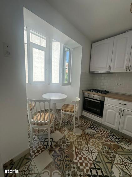 Apartament cu 3 camere semidecomandat, mobilat în Cișmigiu