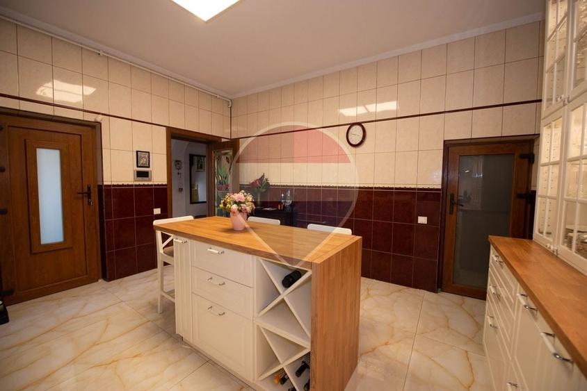Apartament cu 3 camere, mobilat în Grivița