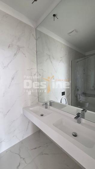 Penthouse cu 4 camere decomandat în 13 Septembrie