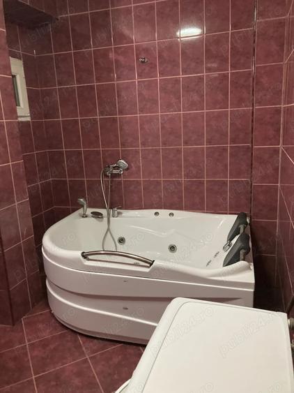 Apartament cu 4 camere decomandat în Central