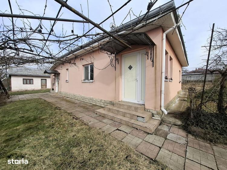 Casă cu 3 camere cu Teren 4300 Mp în Secuieni