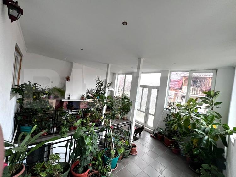 Duplex cu 9 camere cu Canalizare în Cetate