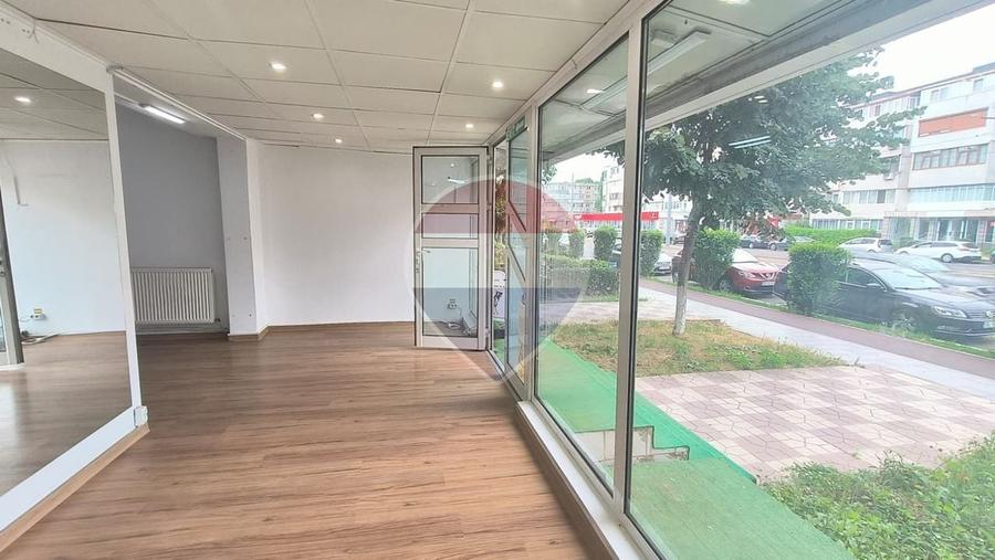 Spațiu comercial, de 60 mp, în Micro 14