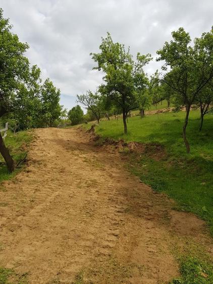 Teren de 4120 mp, în Valea
