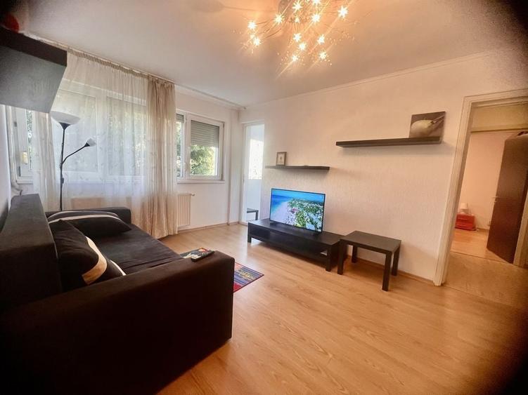 Apartament cu 2 camere semidecomandat în Jiului