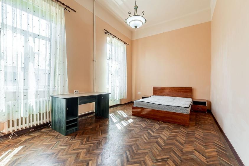 Apartament cu 3 camere semidecomandat, mobilat în Ultracentral