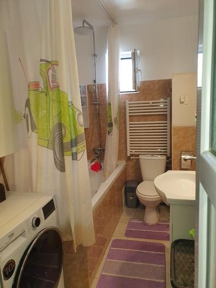Apartament cu 3 camere decomandat în Tătărași