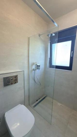 Casă cu 4 camere cu Teren 300 Mp în Broscărie