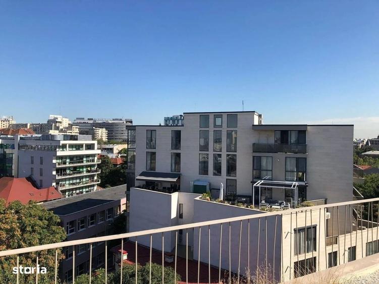 Apartament cu 4 camere, mobilat în Victoriei