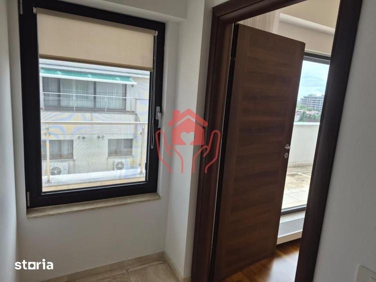 Apartament cu 4 camere decomandat în Est