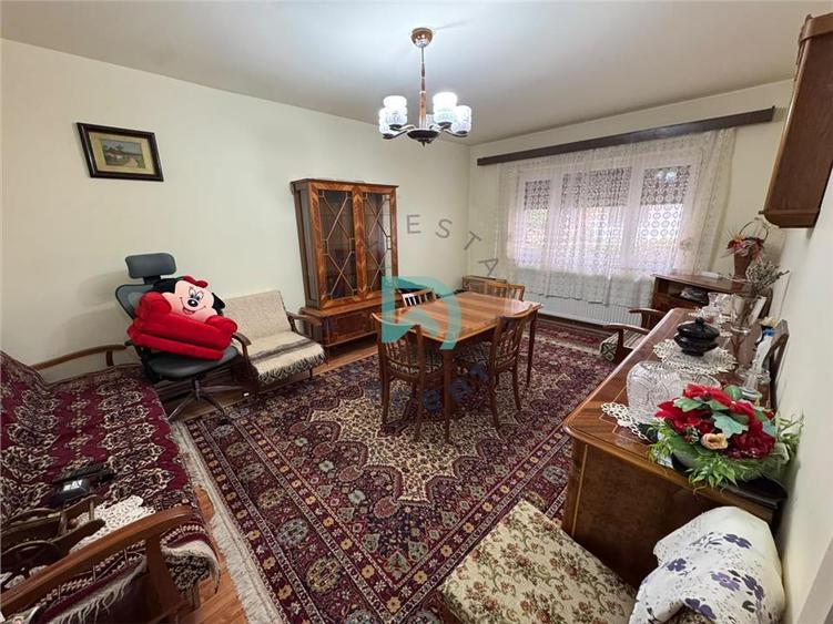 Apartament cu 3 camere decomandat în Astra