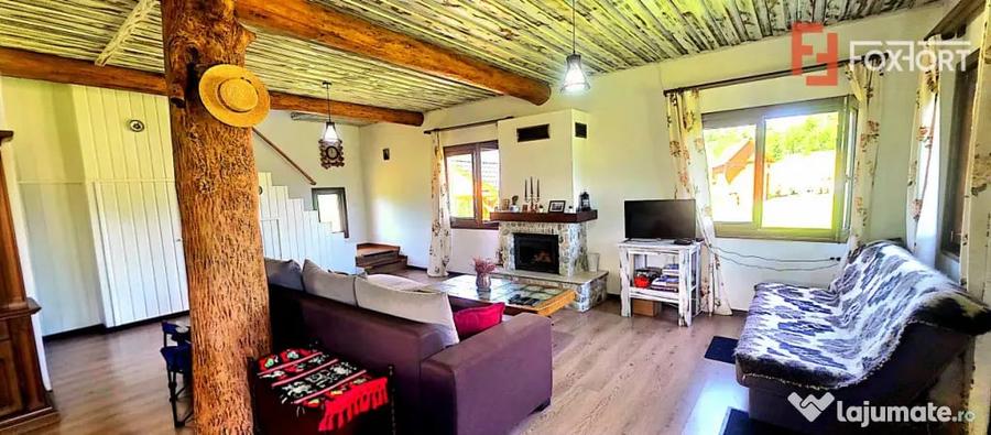 Casă cu 7 camere cu Teren 3714 Mp în Central