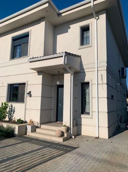 Duplex cu 4 camere cu Canalizare în Moșnița Nouă