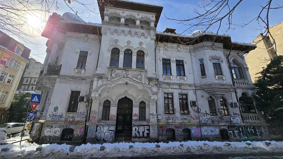 Garsonieră decomandată în Romană