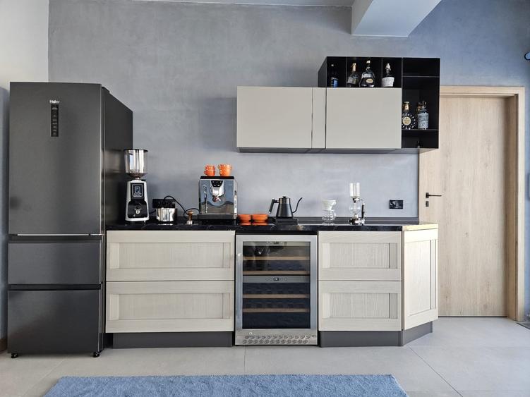 Apartament cu 4 camere decomandat, mobilat în Faleza Nord