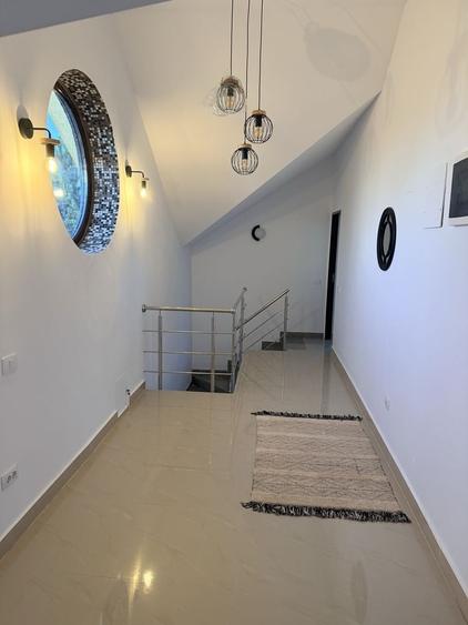 Casă cu 4 camere cu Teren 250 Mp în Central
