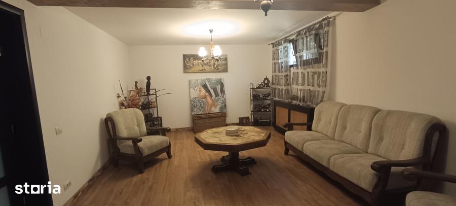 Casă cu 10 camere cu Teren 1274 Mp în Calea București