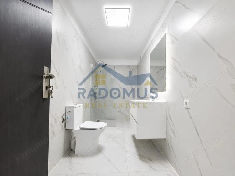 Casă cu 10 camere cu Teren 232 Mp în Ultracentral