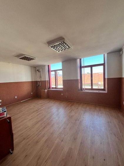 Spațiu comercial, de 150 mp, în Central