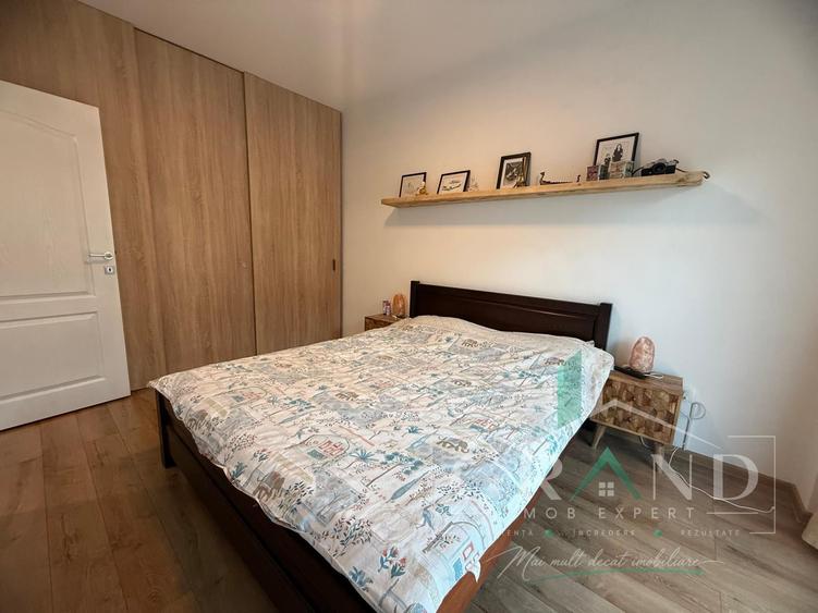 Apartament cu 3 camere semidecomandat, mobilat în Bună Ziua