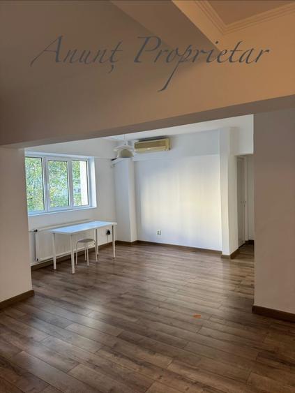 Apartament cu 4 camere semidecomandat în Moșilor