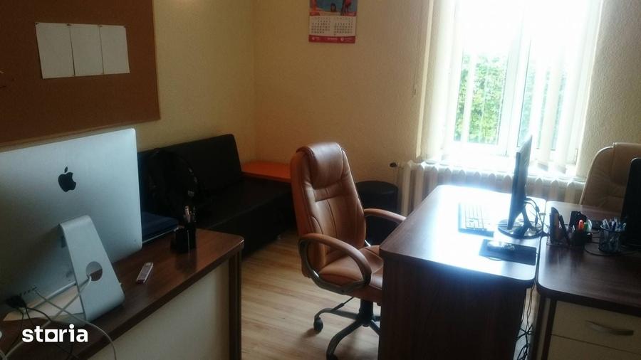 Casă cu 4 camere cu Teren 100 Mp în Central