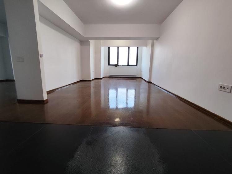 Apartament cu 6 camere decomandat în Unirii