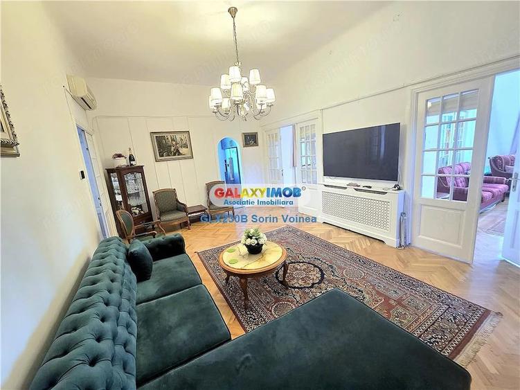Apartament cu 4 camere semidecomandat în Unirii
