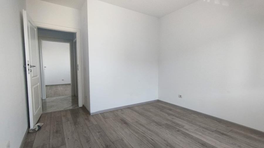 Apartament cu 3 camere decomandat în Dobroești