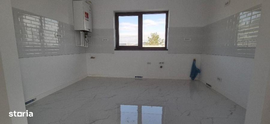 Casă cu 4 camere cu Teren 350 Mp în Domnești
