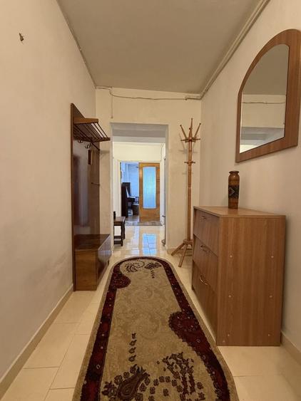 Apartament cu 3 camere decomandat în Drumul Carului