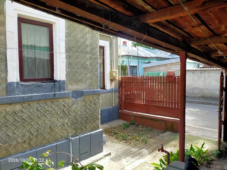 Casă cu 3 camere cu Teren 160 Mp în Central