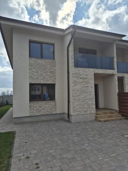 Casă cu 4 camere cu Teren 300 Mp în Sud-Est