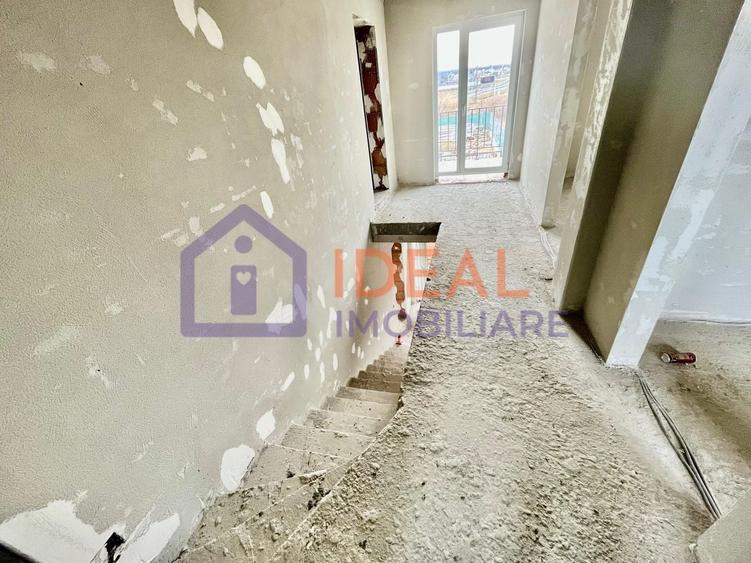 Duplex cu 4 camere cu Canalizare în Mohu