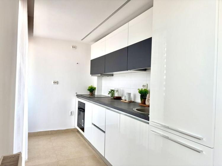 Apartament cu 5 camere semidecomandat, mobilat în Bună Ziua
