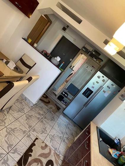 Apartament cu 2 camere decomandat în 1 Decembrie