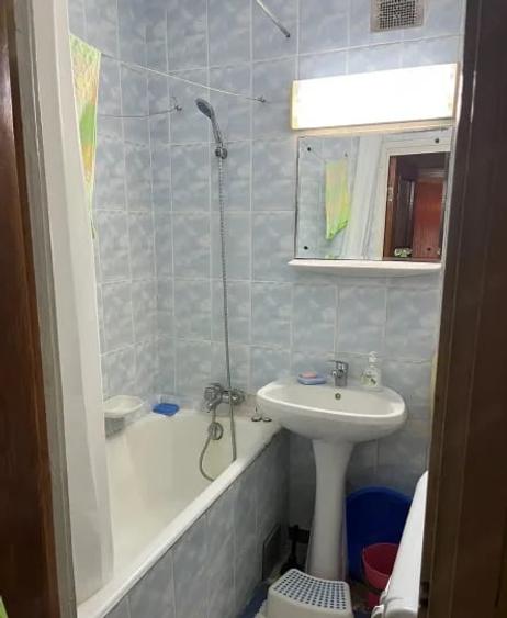 Apartament cu 3 camere semidecomandat în Brâncoveanu