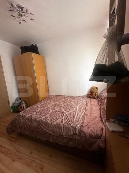 Apartament cu 3 camere semidecomandat, mobilat în Craiovița Nouă