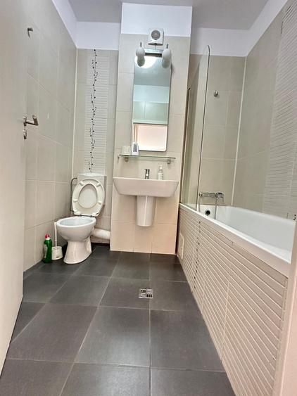 Apartament cu 3 camere semidecomandat în Otopeni