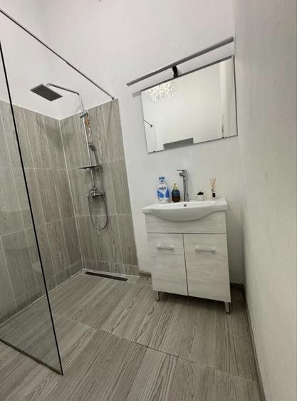 Apartament cu 2 camere semidecomandat în Traian