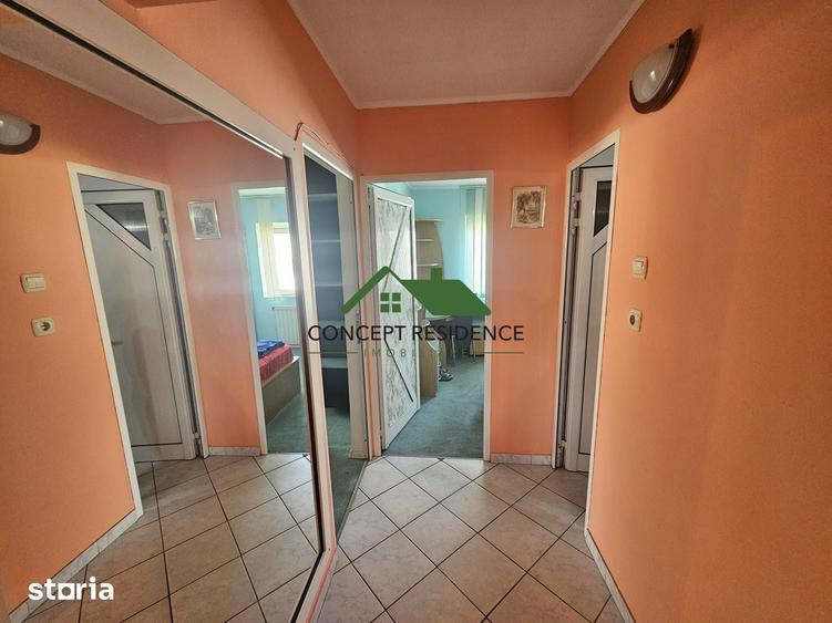 Apartament cu 4 camere decomandat în Traian