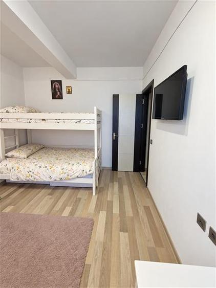 Apartament cu 3 camere nedecomandat, mobilat în Tractorul