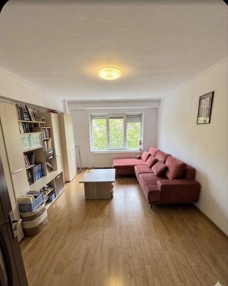Apartament cu 3 camere decomandat în Decebal