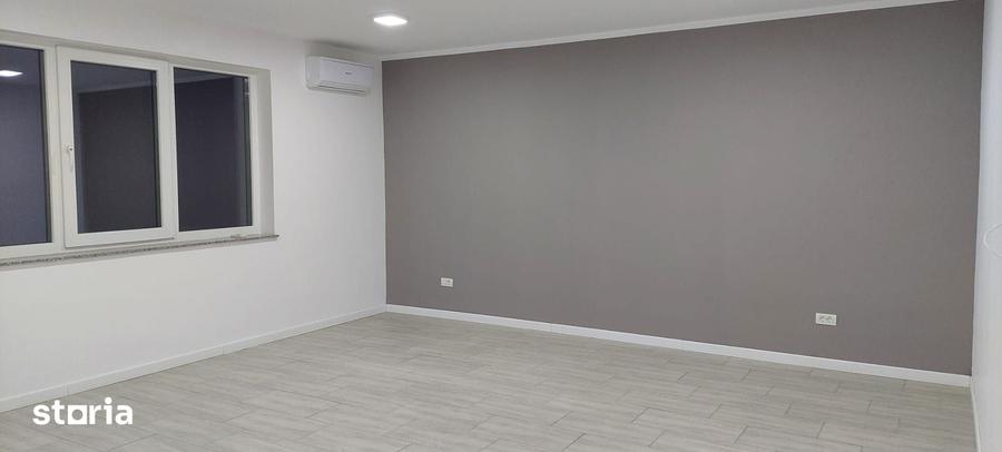 Casă cu 7 camere cu Teren 300 Mp în Odăile