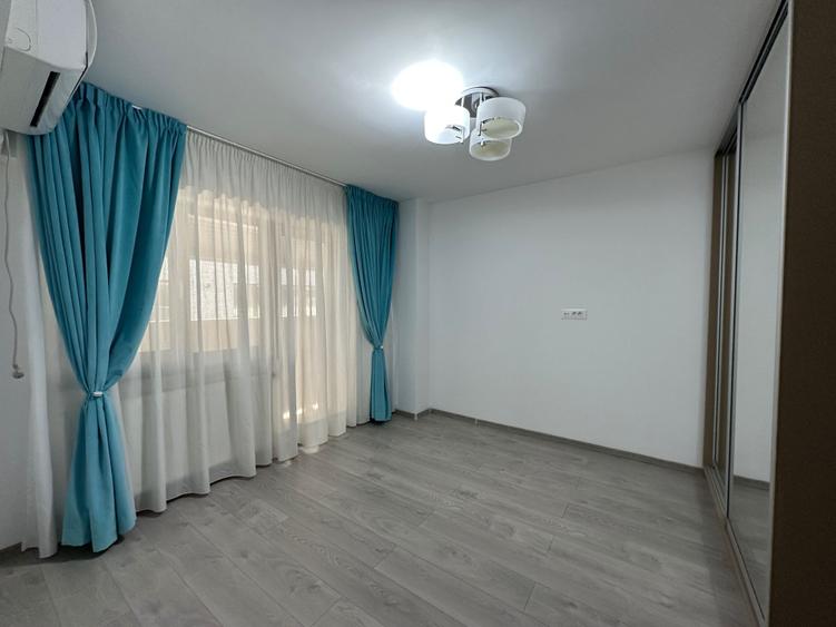 Apartament cu 4 camere decomandat în Sud