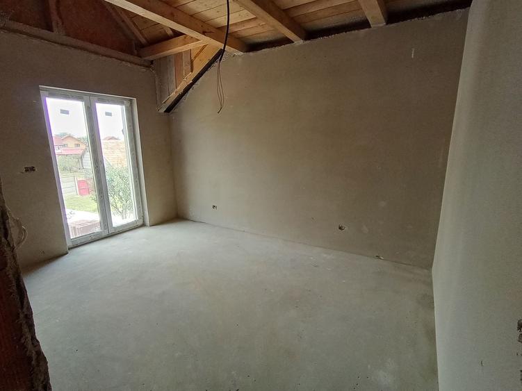 Duplex cu 4 camere cu Canalizare în Sânandrei