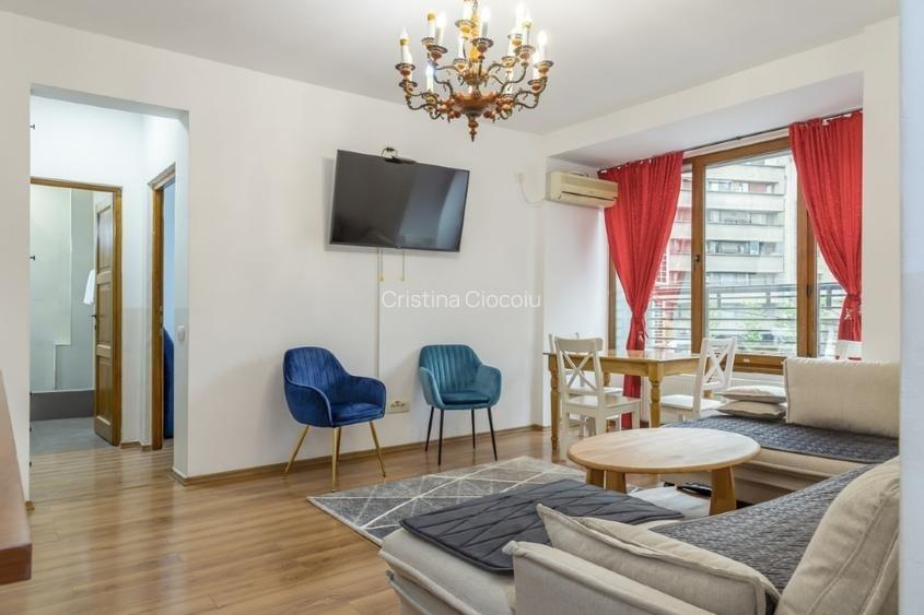 Apartament cu 3 camere decomandat, mobilat în P-ța Romană
