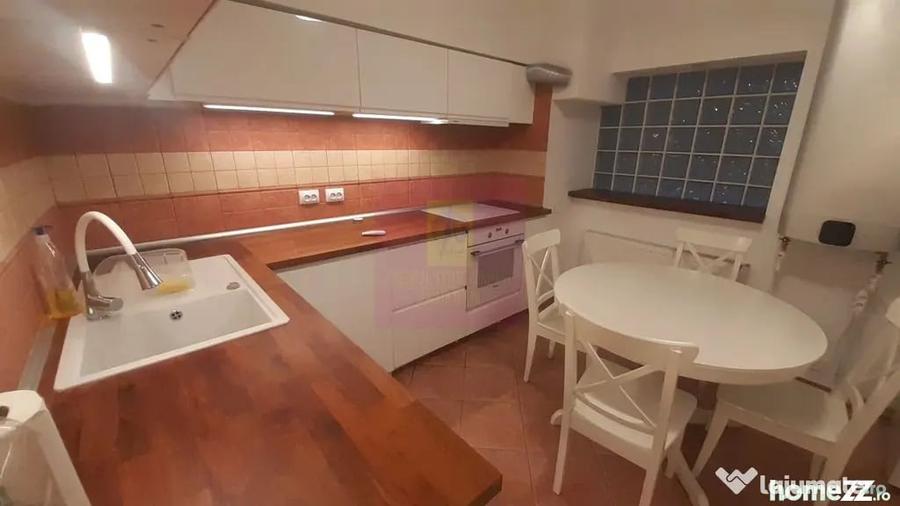 Apartament cu 3 camere semidecomandat în Romană