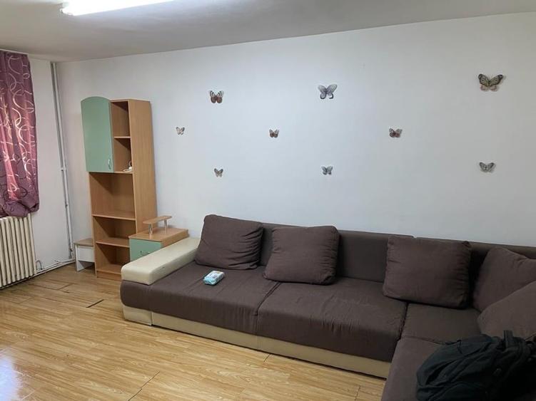 Apartament cu 3 camere decomandat, mobilat în Zorilor