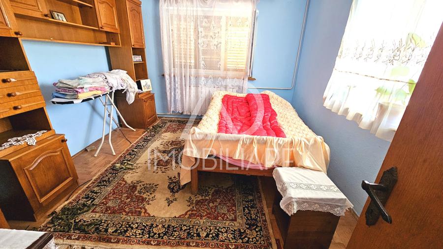 Casă individuală cu 6 camere cu Teren 3778 Mp în 9 Mai